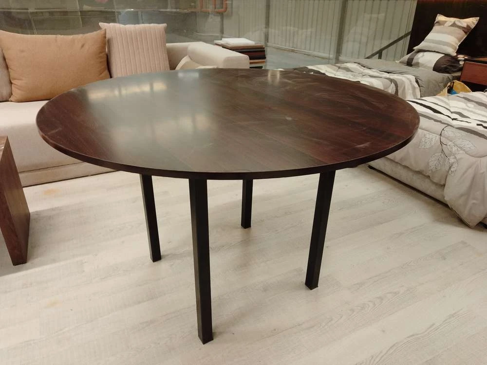 ROUND TABLE